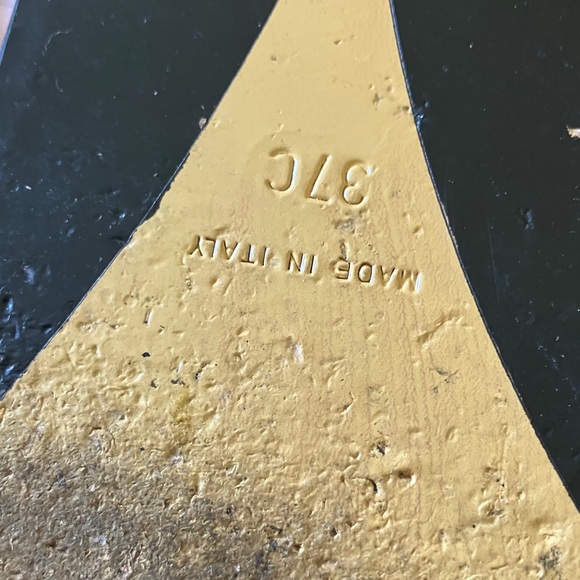 CHANEL Glossy Black Leather Loafers - Picture 6 of 6